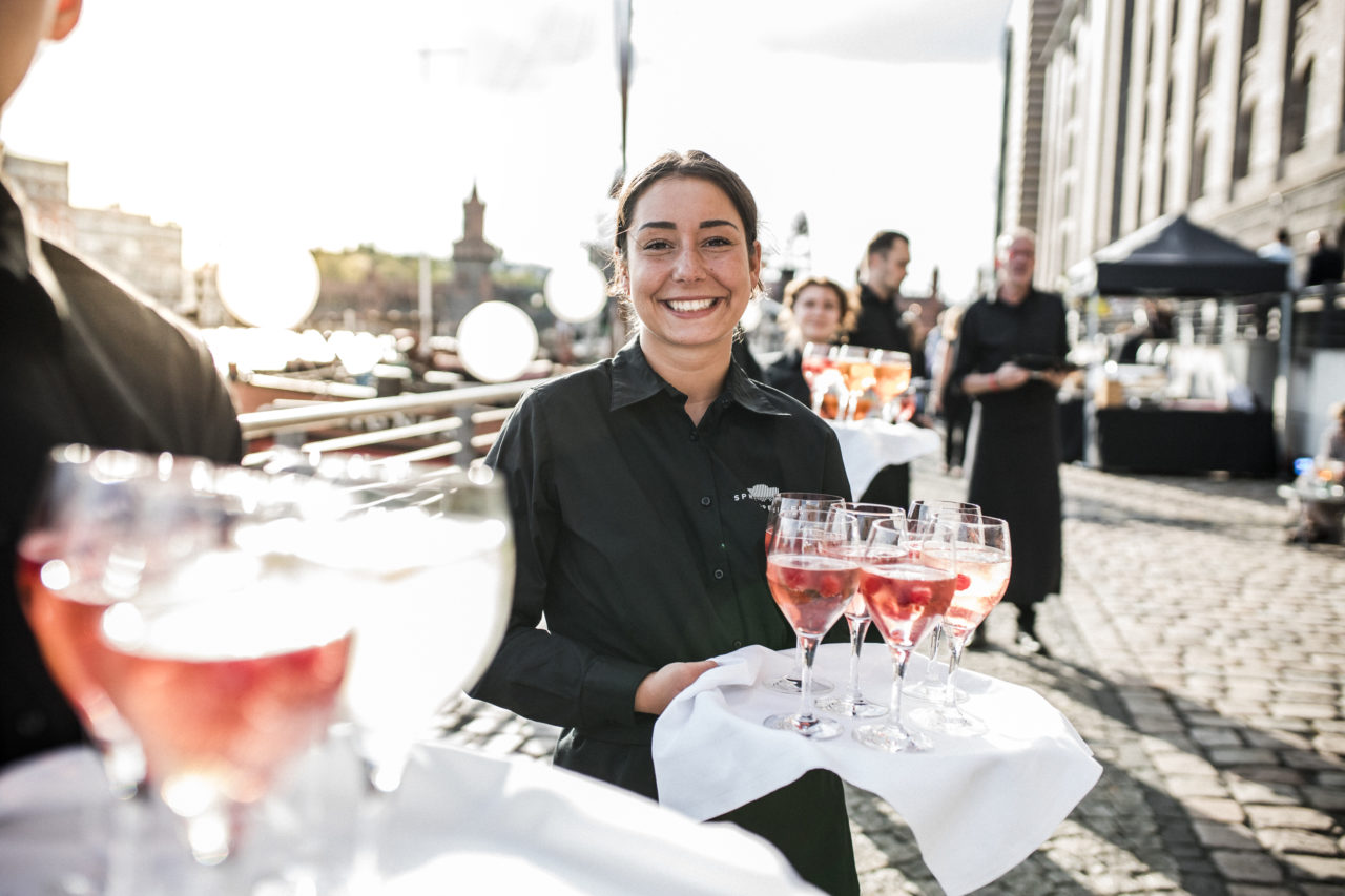 Spreespeicher Service-Team beim Empfang an der Spree